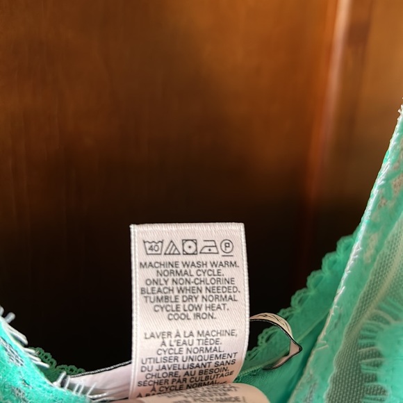 Victoria’s Secret Beautiful Shine Light Green Lace “V” Front Satin Nightie - Picture 5 of 7